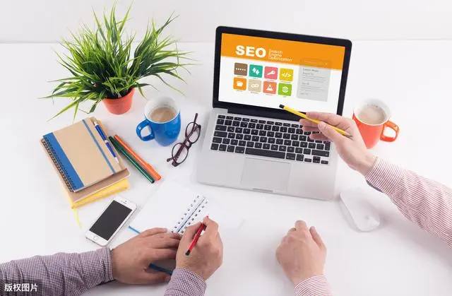 江南app沈佳润带小沈阳上音乐节了